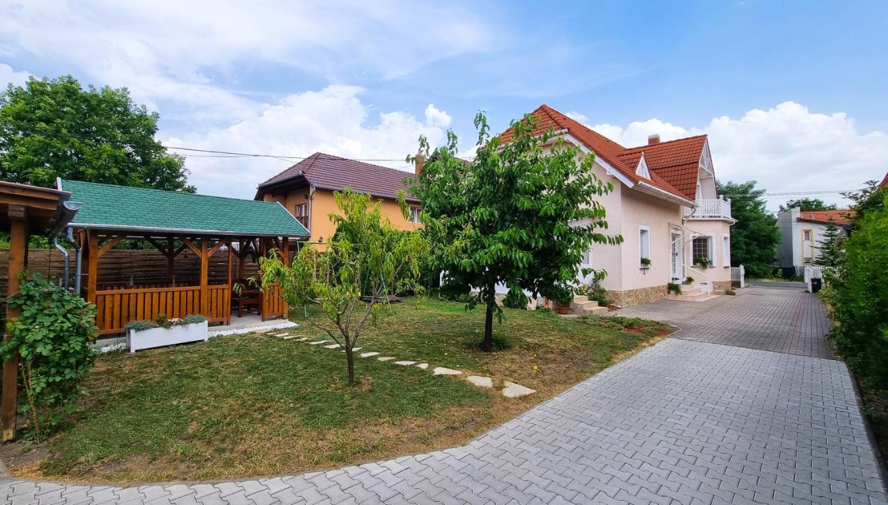 White Apartment Keszthely Esterno foto