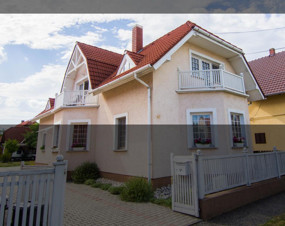 White Apartment Keszthely Esterno foto