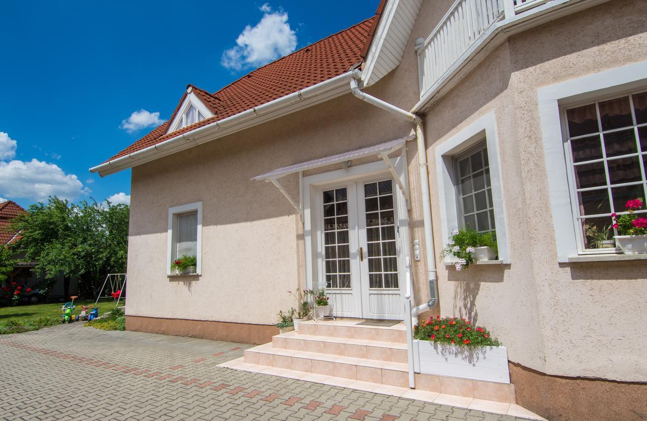 White Apartment Keszthely Esterno foto
